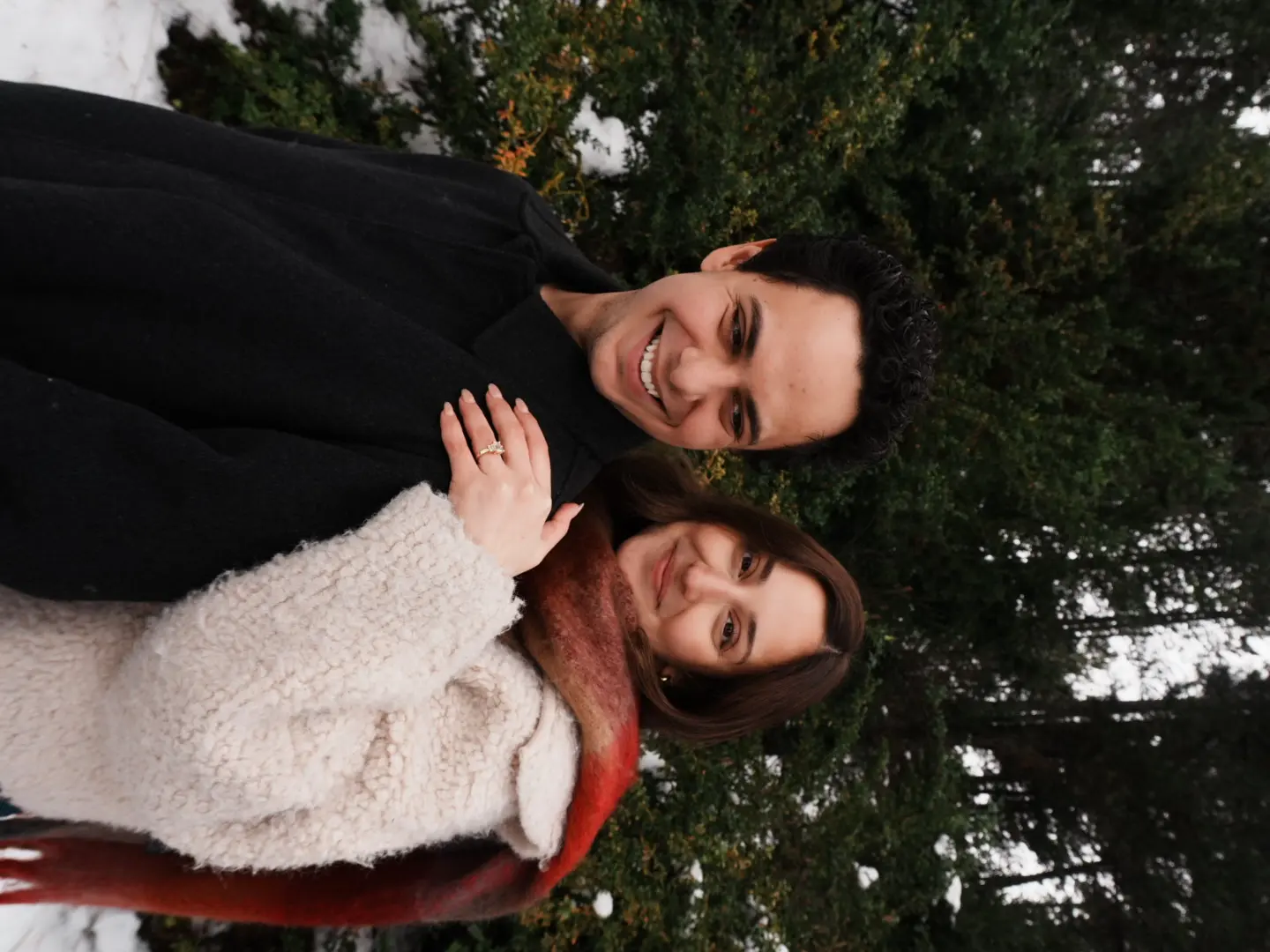 Zyanya y Rodrigo sonriendo juntos